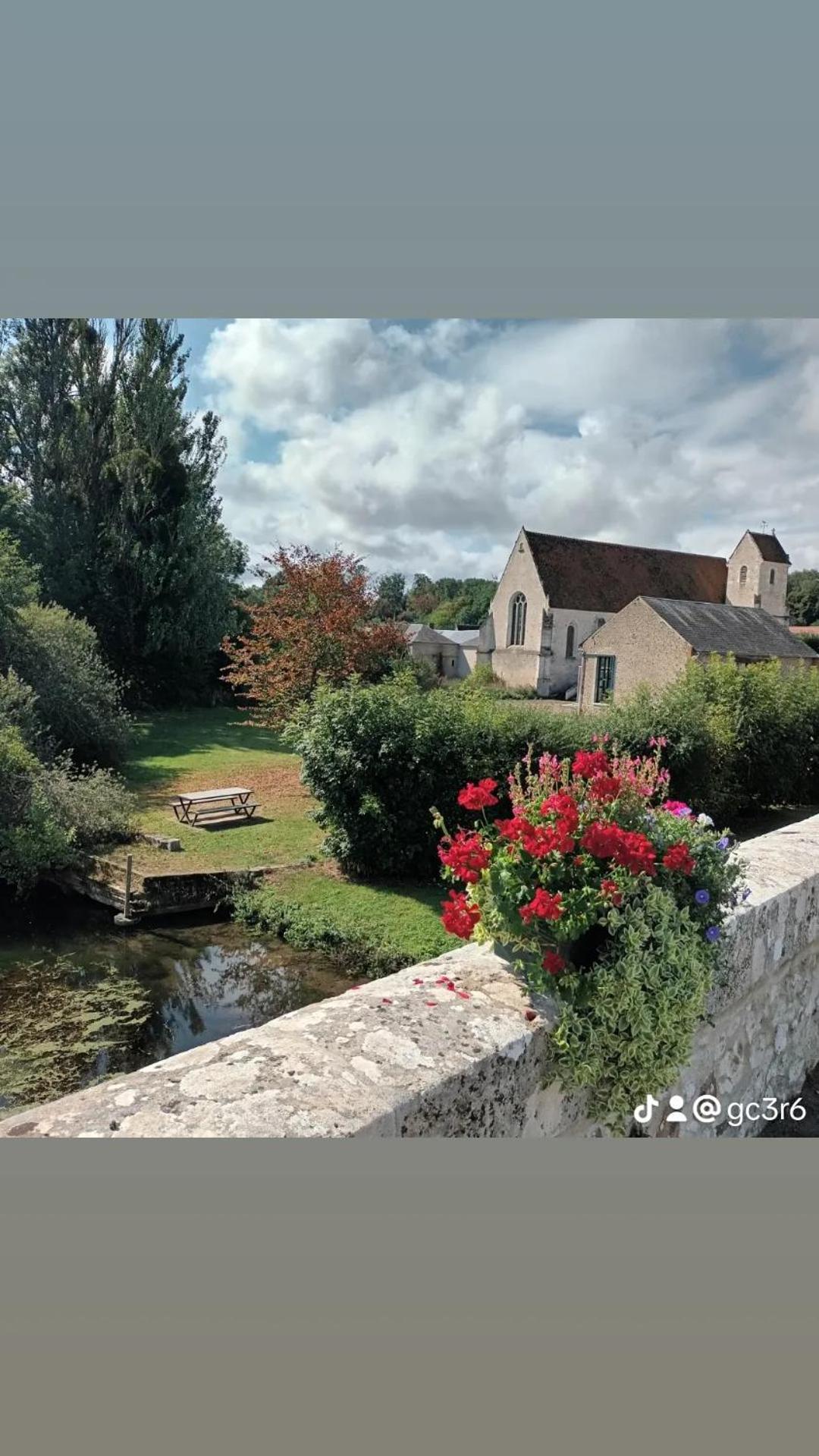 Le Samui Saint-Hilaire-sur-Yerre Exterior foto