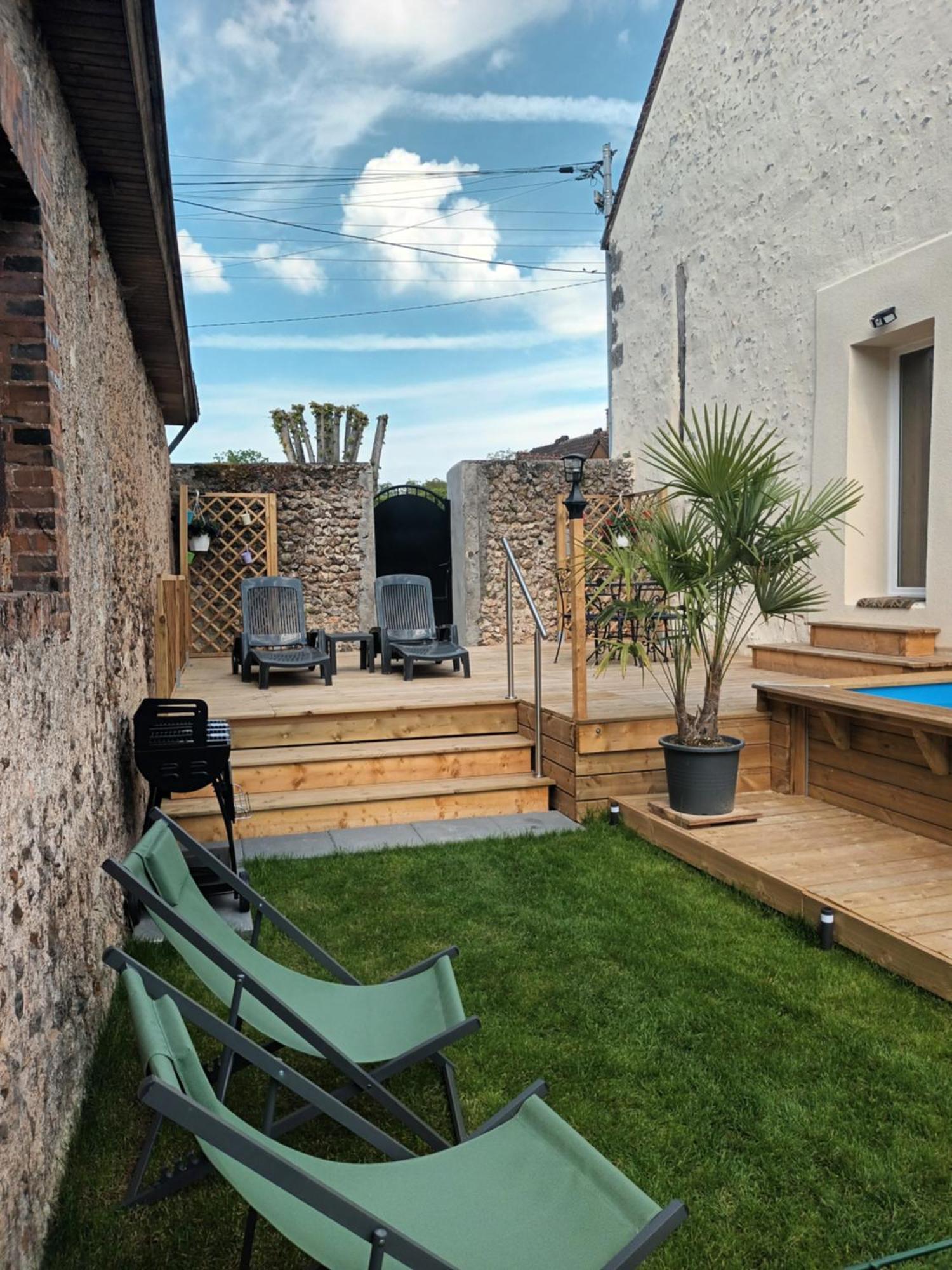 Le Samui Saint-Hilaire-sur-Yerre Exterior foto
